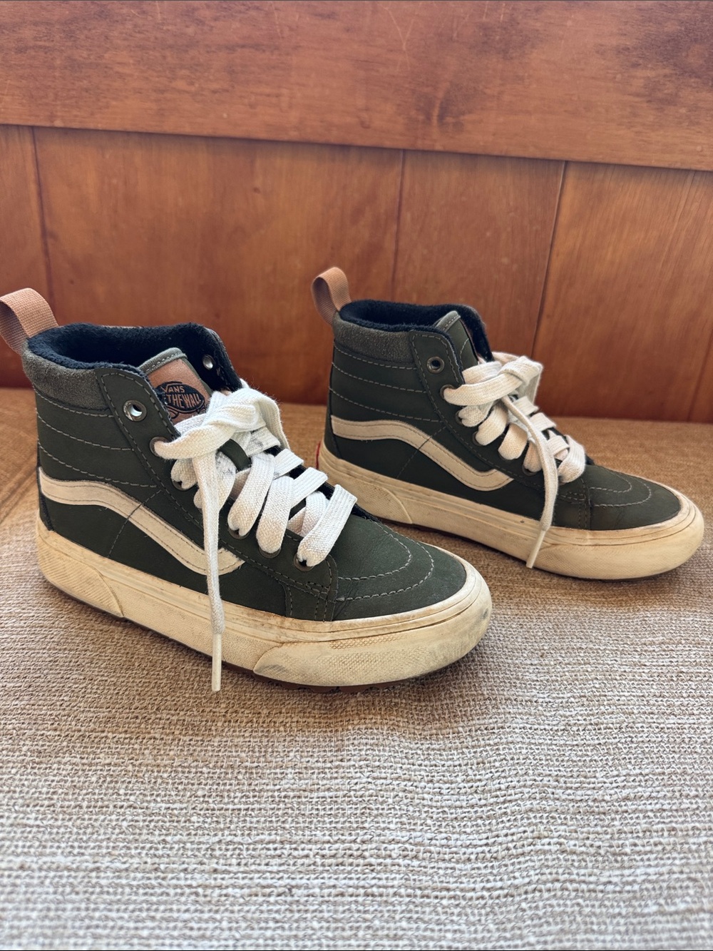 Vans Kids Sk8-Hi MTE cold weather insulated Sneakers in Olive Green size 1 - Picture 2 of 9